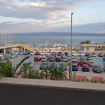Znjan Beachfront Balcony 2plus2 Sea View Apartman *