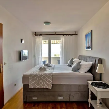 Apartament Znjan Beachfront Balcony 2plus2 Sea View Split