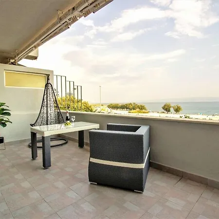 Znjan Beachfront Balcony 2plus2 Sea View Apartamento