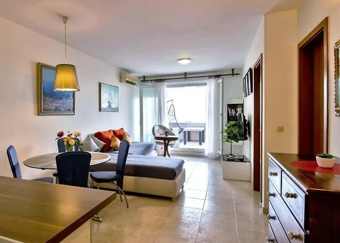 Апартаменти Znjan Beachfront Balcony 2plus2 Sea View *