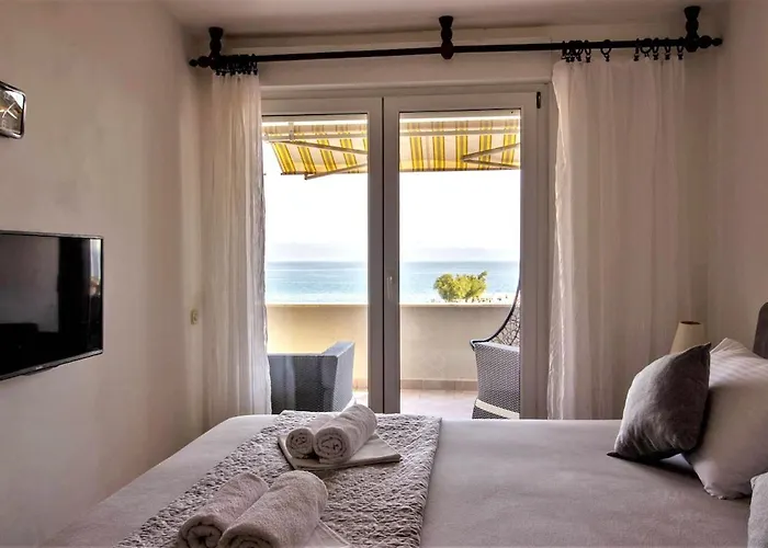 Znjan Beachfront Balcony 2plus2 Sea View *