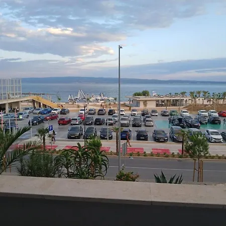 Znjan Beachfront Balcony 2plus2 Sea View * 斯普利特