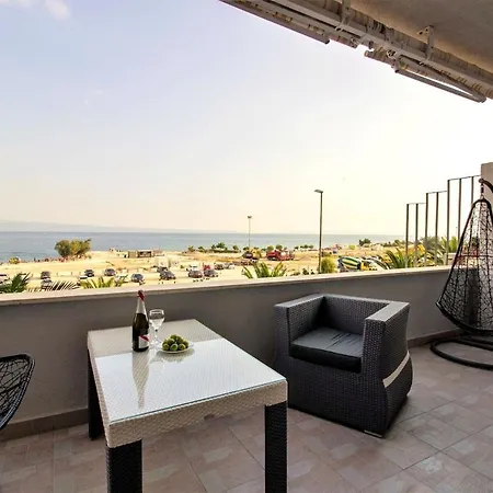 Апартаменты Znjan Beachfront Balcony 2plus2 Sea View Сплит